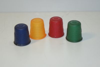 A SMALL GUMMY THIMBLE 18MM